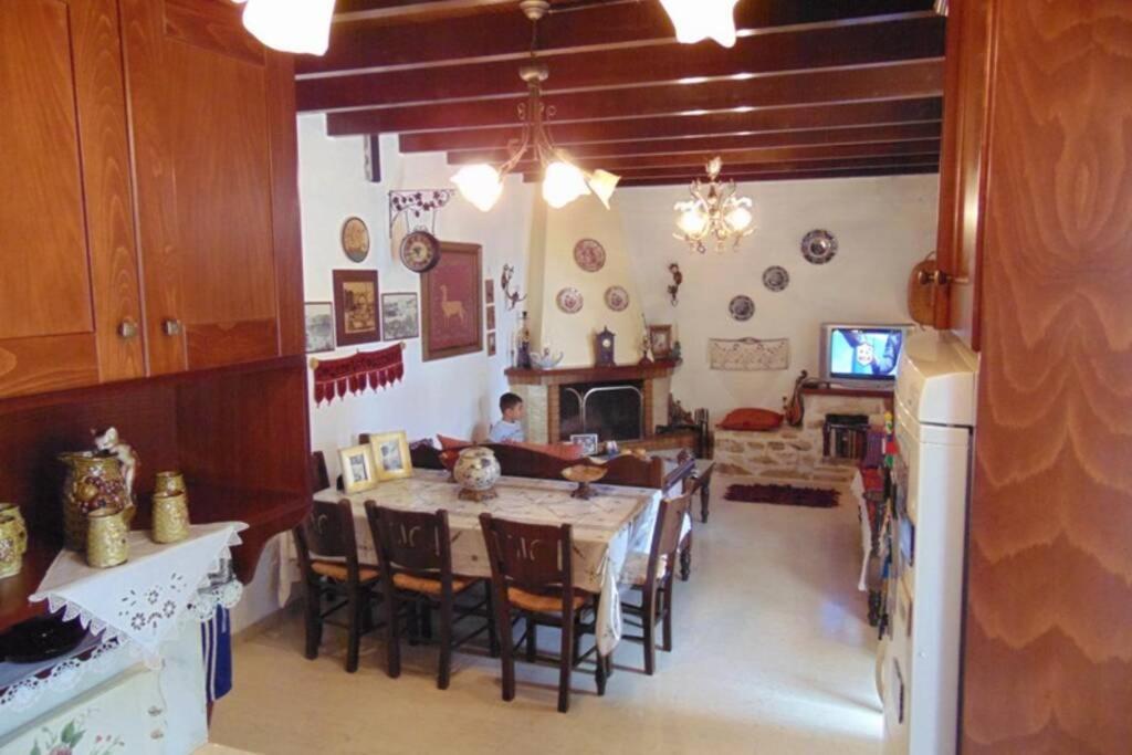 Villa Strata Kardhamiana Bagian luar foto