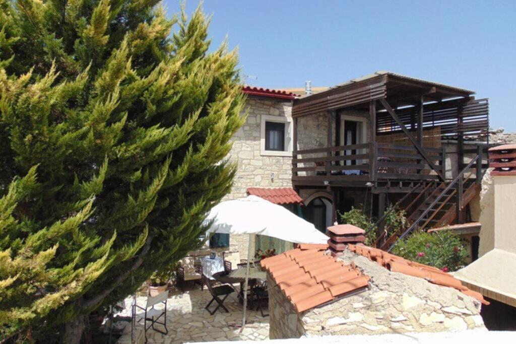 Villa Strata Kardhamiana Bagian luar foto
