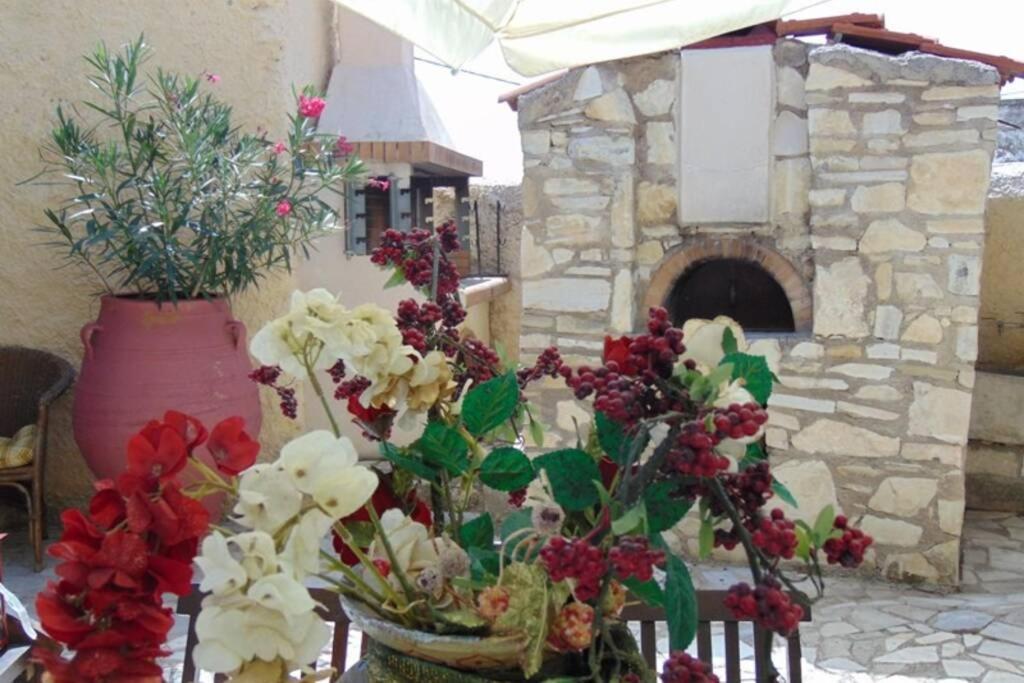 Villa Strata Kardhamiana Bagian luar foto