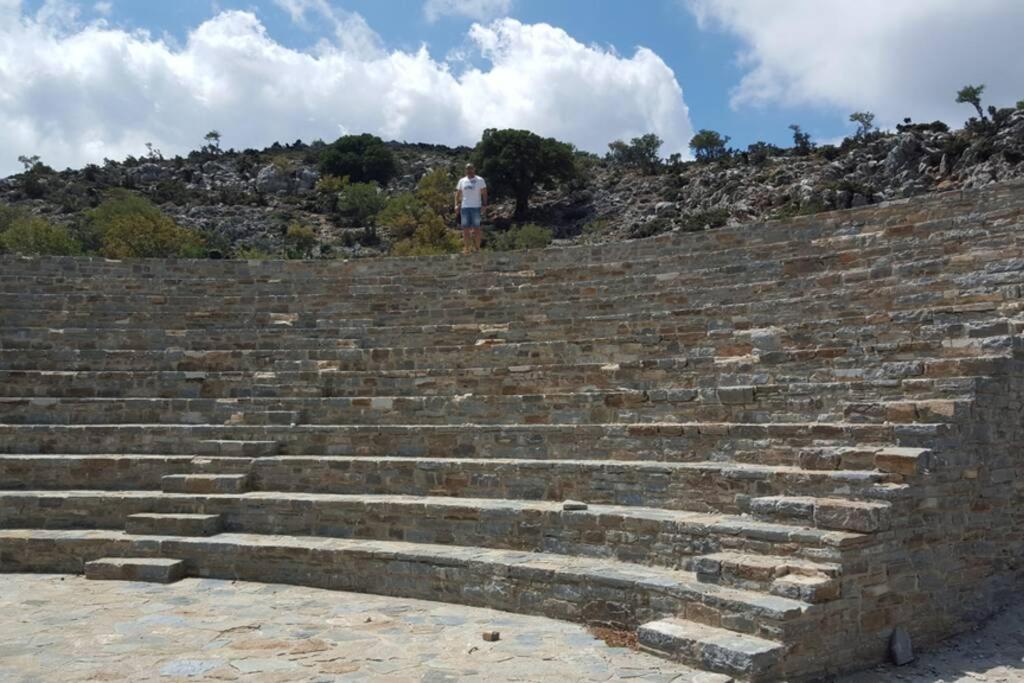 Villa Strata Kardhamiana Bagian luar foto