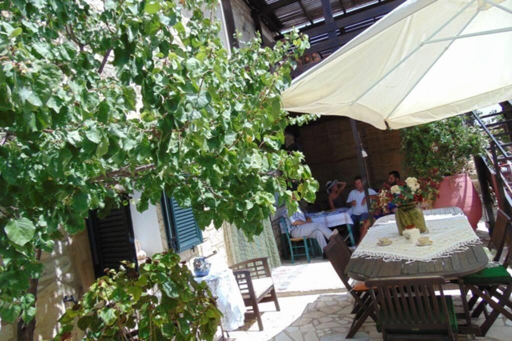 Villa Strata Kardhamiana Bagian luar foto
