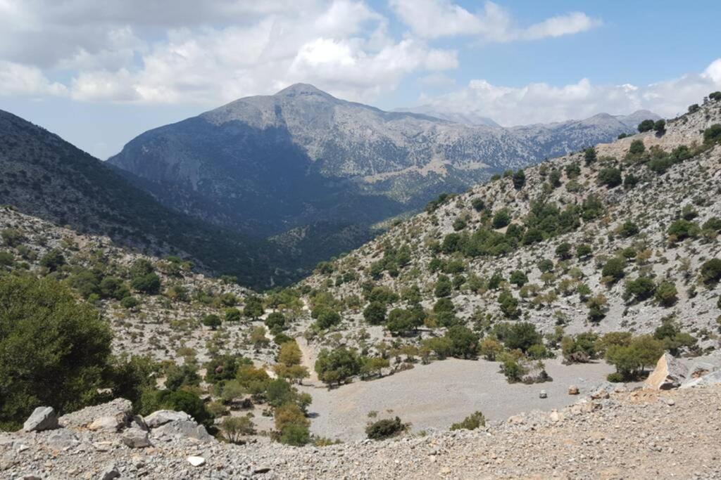 Villa Strata Kardhamiana Bagian luar foto
