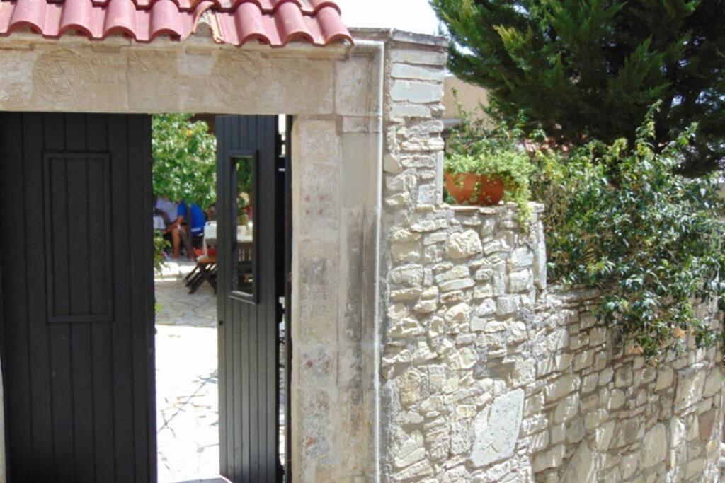 Villa Strata Kardhamiana Bagian luar foto