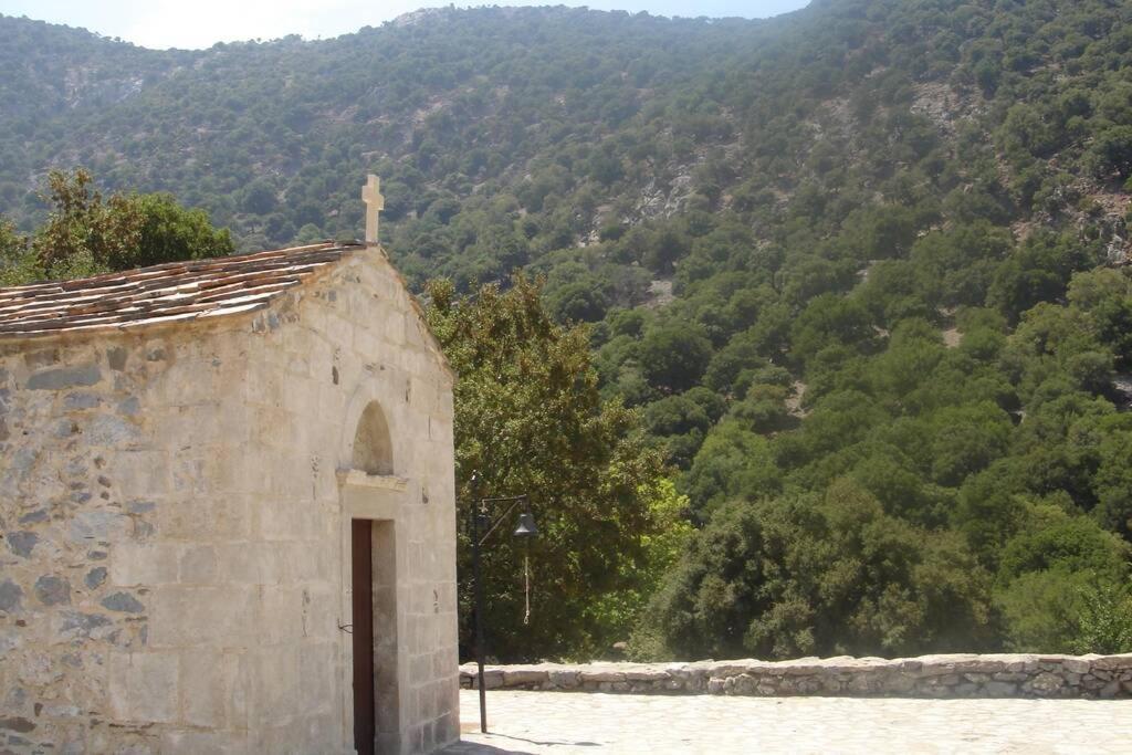 Villa Strata Kardhamiana Bagian luar foto