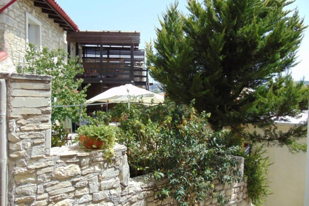 Villa Strata Kardhamiana Bagian luar foto